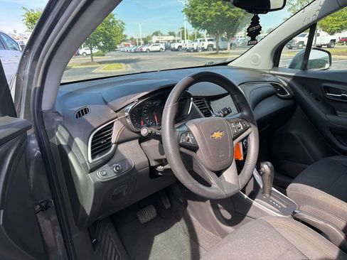 Used 2019 Chevrolet Trax LS w/ Tint and Cruise Package FWD image 10