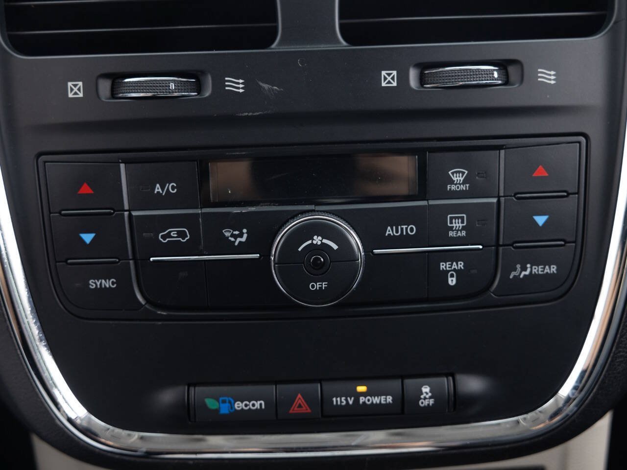 Used 2013 Chrysler Town & Country Touring FWD image 37