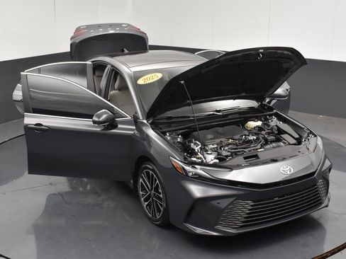 Used 2025 Toyota Camry XLE AWD/4WD image 34