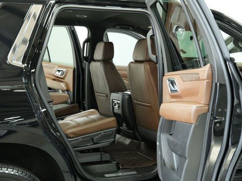 Used 2023 Chevrolet Tahoe High Country AWD/4WD image 12