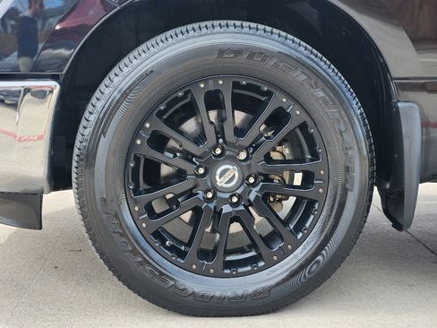 Used 2017 Nissan Titan SL image 9