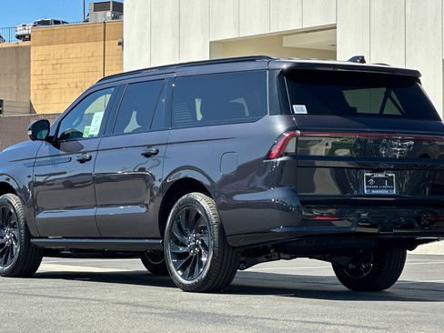 New 2026 Lincoln Navigator L Reserve w/ Jet Appearance Package AWD/4WD image 5