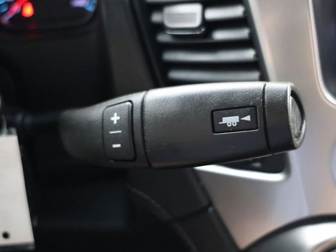 Used 2019 Chevrolet Suburban LT image 6