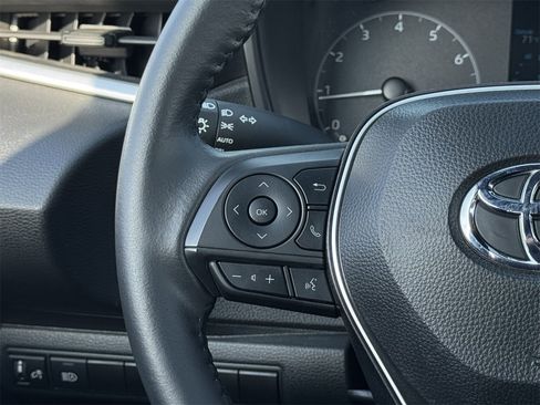 Used 2024 Toyota Corolla SE image 12