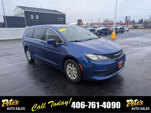Used 2021 Chrysler Voyager LX image 6