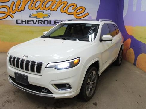 Used 2019 Jeep Cherokee Overland w/ Technology Group AWD/4WD image 4