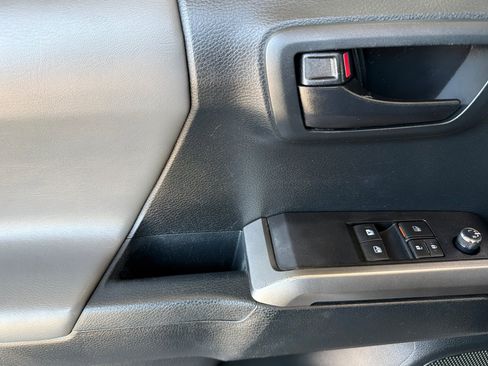 Used 2016 Toyota Tacoma SR5 RWD image 9