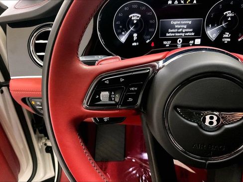Used 2022 Bentley Bentayga AWD/4WD image 23