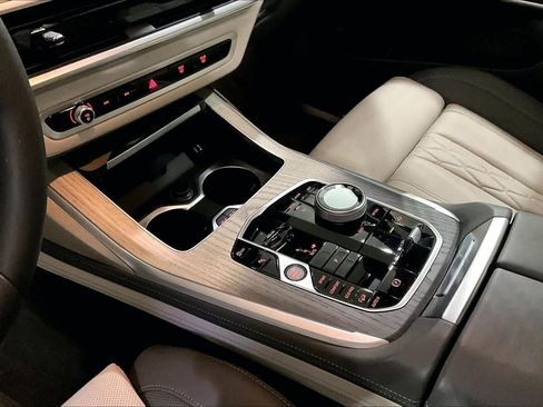 Used 2025 BMW X7 M60i AWD/4WD image 16