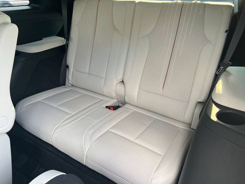 Used 2026 Cadillac Vistiq Sport w/ LPO, Floor Liner Package AWD/4WD image 16