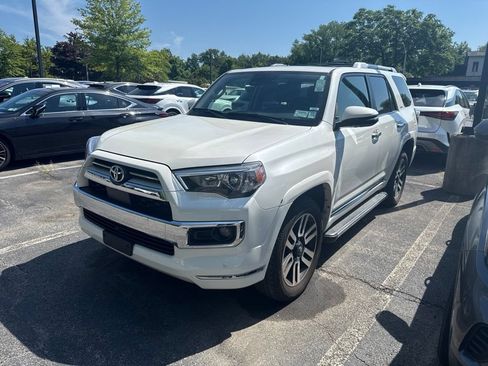 Used 2023 Toyota 4Runner Limited AWD/4WD image 3