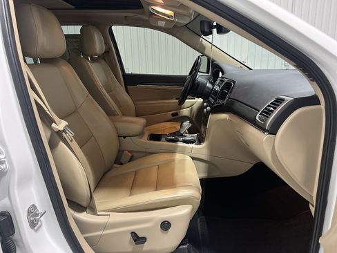 Used 2021 Jeep Grand Cherokee Limited w/ Luxury Group II image 27