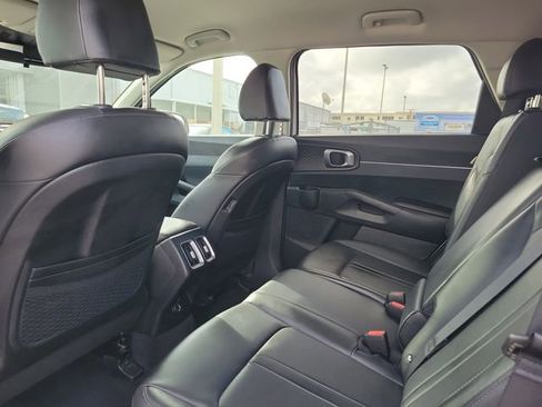 Used 2024 Kia Sorento S image 6