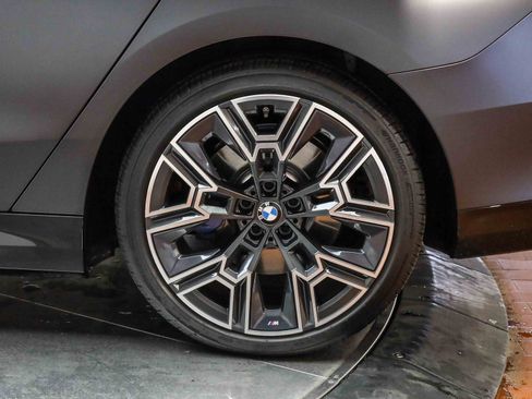 Used 2026 BMW i5 eDrive40 w/ M Sport Package image 11