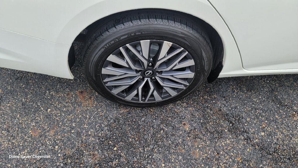 Used 2025 Nissan Altima 2.5 SV FWD image 13