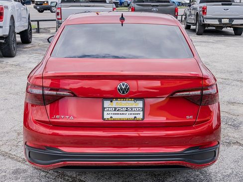 Used 2022 Volkswagen Jetta SE FWD image 6