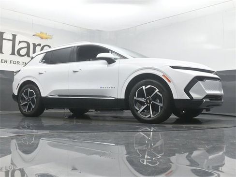 New 2025 Chevrolet Equinox EV LT image 2