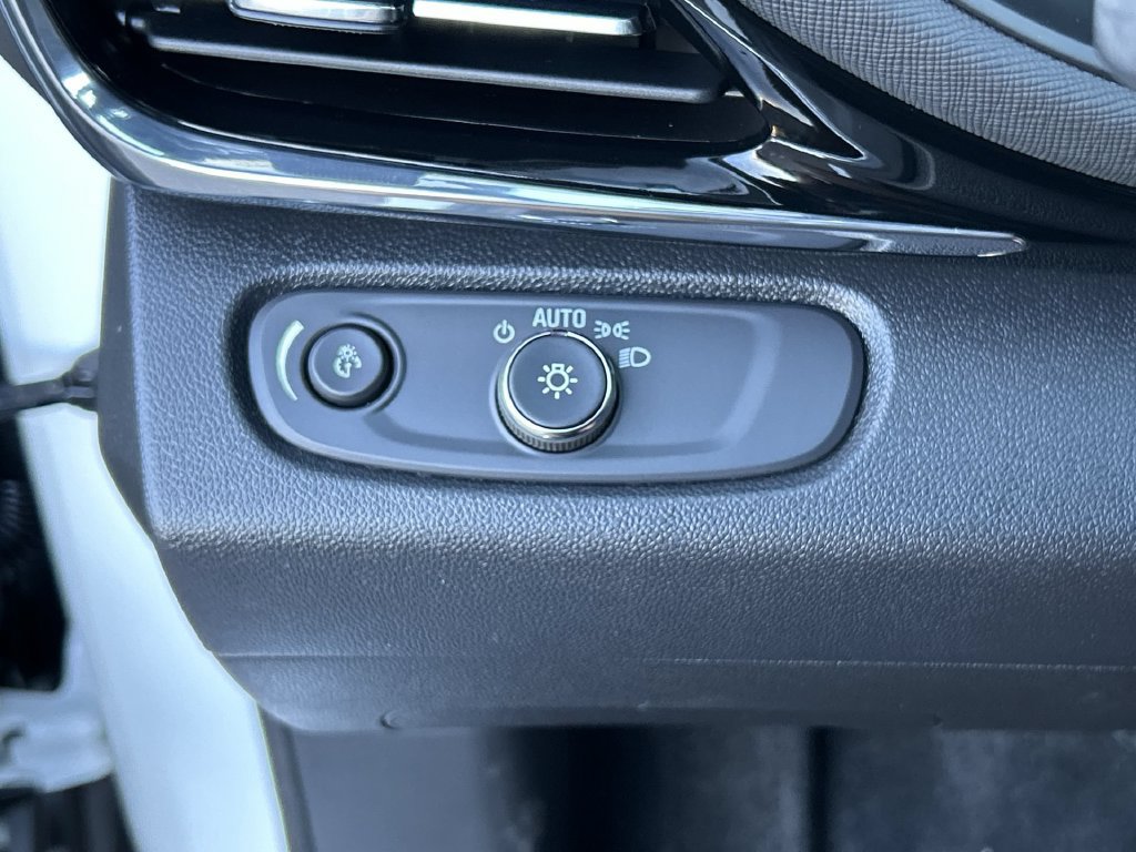 Used 2025 Buick Envista Sport Touring w/ Convenience I Package FWD image 18