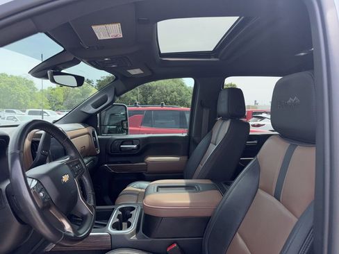Used 2022 Chevrolet Silverado 2500 High Country w/ Technology Package image 26