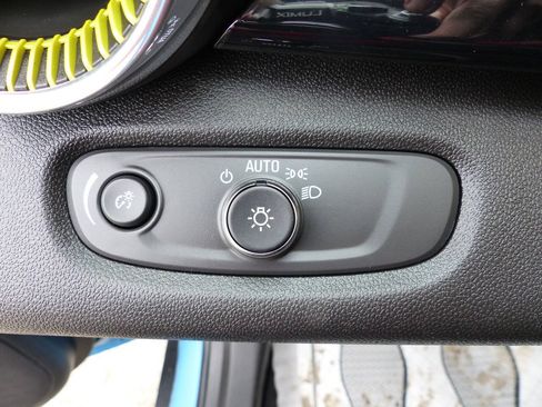 Used 2025 Chevrolet Trax ACTIV w/ Sunroof Package FWD image 22