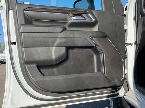 Used 2024 Chevrolet Silverado 3500 LT image 27