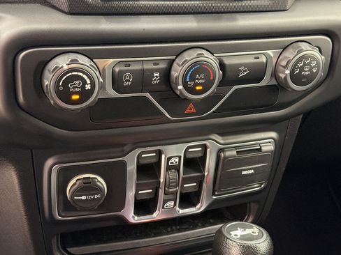 Used 2018 Jeep Wrangler Unlimited Sport S AWD/4WD image 24