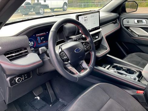 Used 2025 Ford Explorer ST image 13