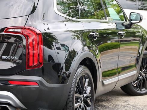 Used 2021 Kia Telluride SX w/ Towing Package FWD image 8