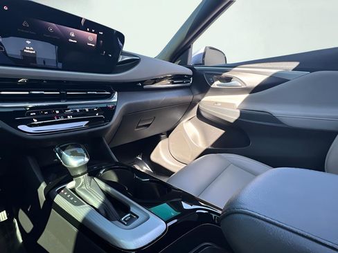 Used 2024 Buick Envista Avenir image 55