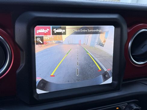 Used 2021 Jeep Gladiator Rubicon image 4