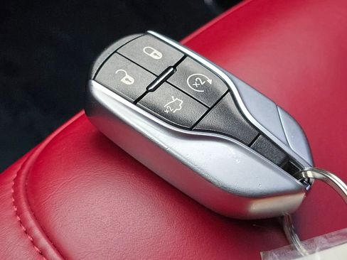 Used 2021 Maserati Ghibli Trofeo image 36