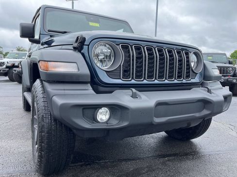 Used 2025 Jeep Wrangler Sport AWD/4WD image 45