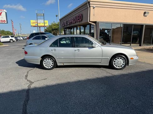 Used 2001 Mercedes-Benz E 320 Sedan image 4