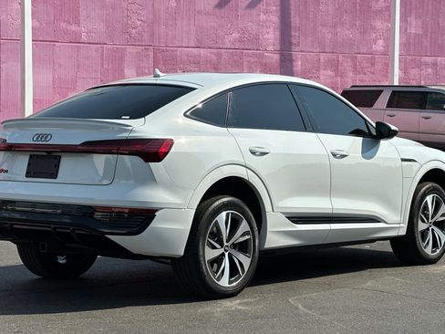 Used 2024 Audi Q8 e-tron Premium image 4