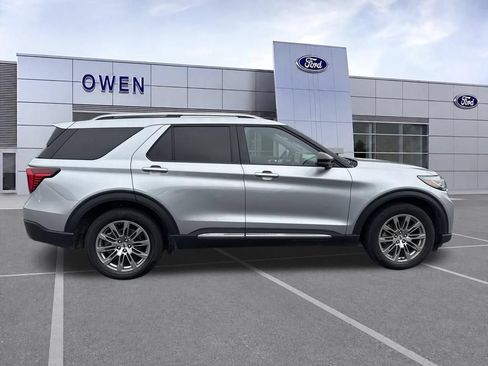 Used 2025 Ford Explorer Platinum AWD/4WD image 6