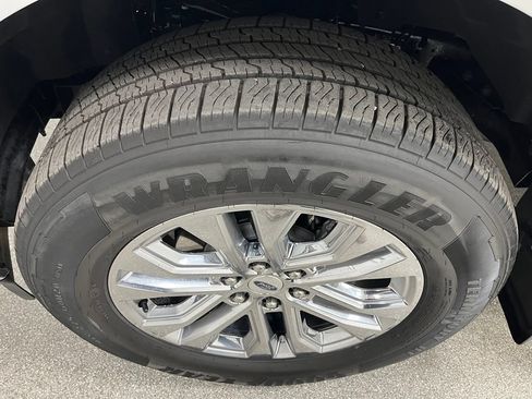 Used 2025 Ford F150 Lariat w/ Equipment Group 502A High AWD/4WD image 15