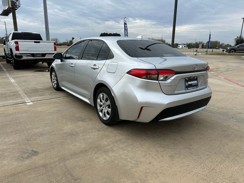 Used 2022 Toyota Corolla LE image 7