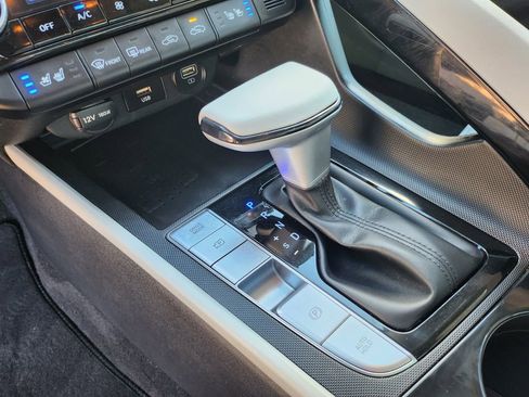 Used 2022 Hyundai Elantra Limited image 26