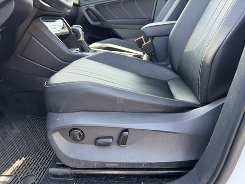 Used 2022 Volkswagen Tiguan SE image 11