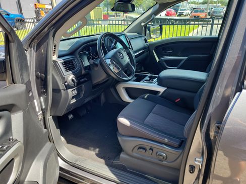 Certified 2024 Nissan Titan SV w/ SV Convenience Package RWD image 10