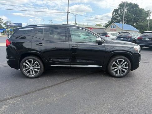 Used 2020 GMC Terrain Denali w/ Denali Premium Package AWD/4WD image 9