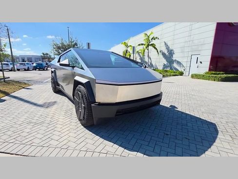 Used 2024 Tesla Cybertruck AWD Crew Cab image 40