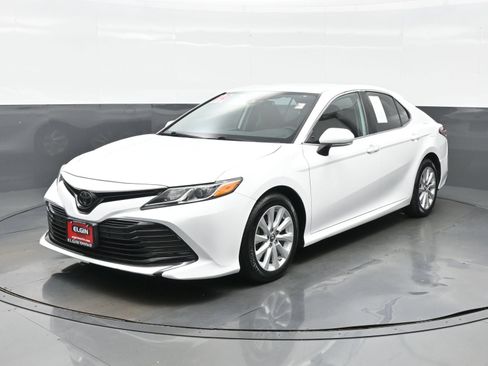 Used 2019 Toyota Camry LE w/ Convenience Package FWD image 2