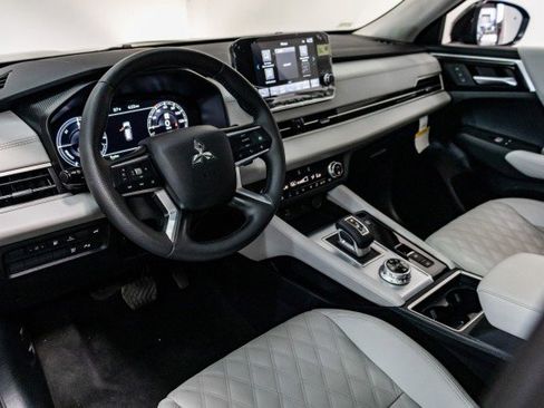New 2025 Mitsubishi Outlander SEL image 7