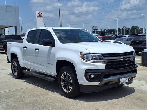 Used 2021 Chevrolet Colorado Z71 AWD/4WD image 3