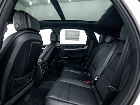Certified 2026 Porsche Cayenne AWD/4WD image 23