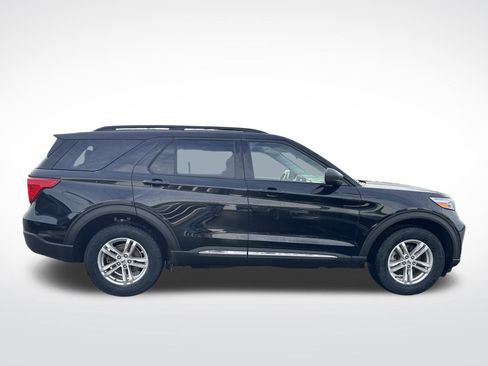 Certified 2022 Ford Explorer XLT w/ Equipment Group 202A image 7