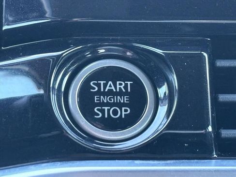 Used 2022 Nissan Pathfinder SL image 17