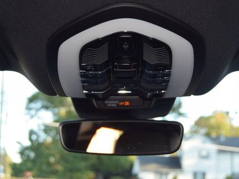 Used 2020 Porsche Macan image 30