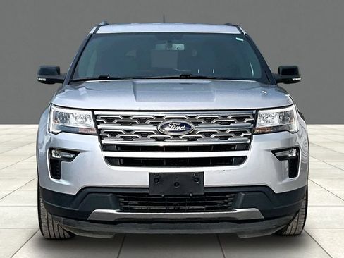 Used 2018 Ford Explorer XLT w/ Equipment Group 201A FWD image 3